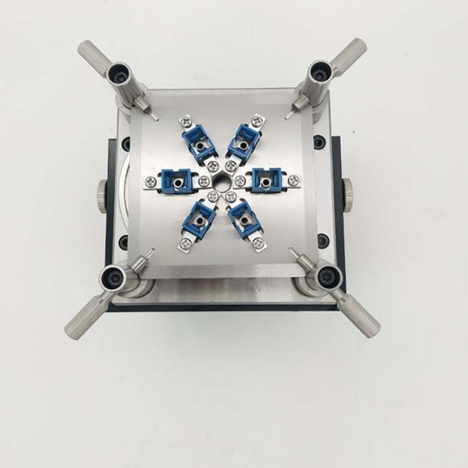 光ファイバー磨き機が動作中